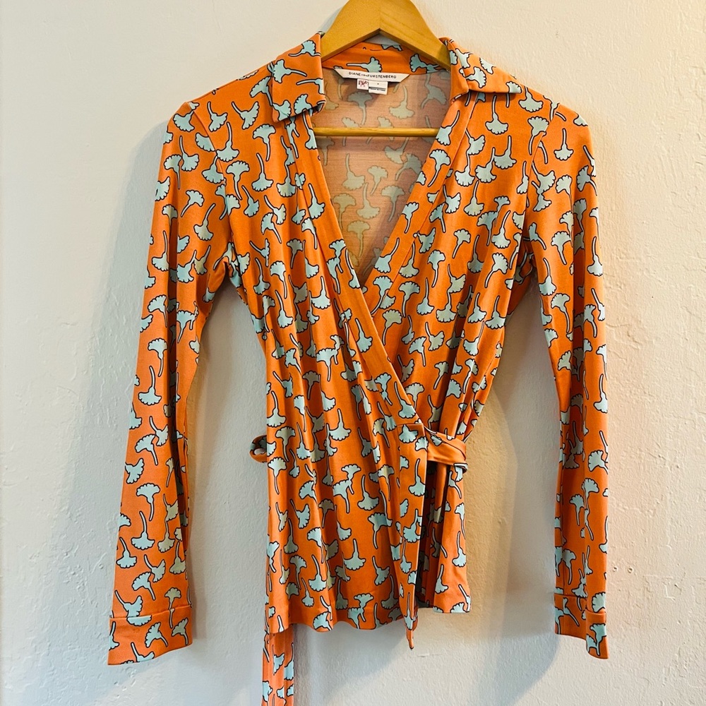 Diane Von Furstenburg DVF 70’s Reissued 100% Silk Ginkgo Leaf Print Wrap Top